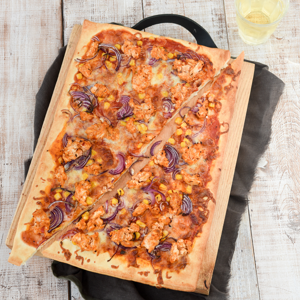 as Conclusie tekort Pizza met kip en barbecuesaus, zelf maken met vers pizzadeeg op rol.