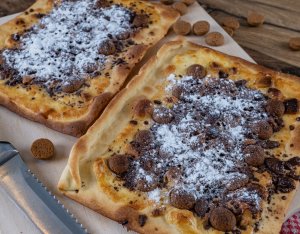 Recept: Flammkuchen met kruidnoten